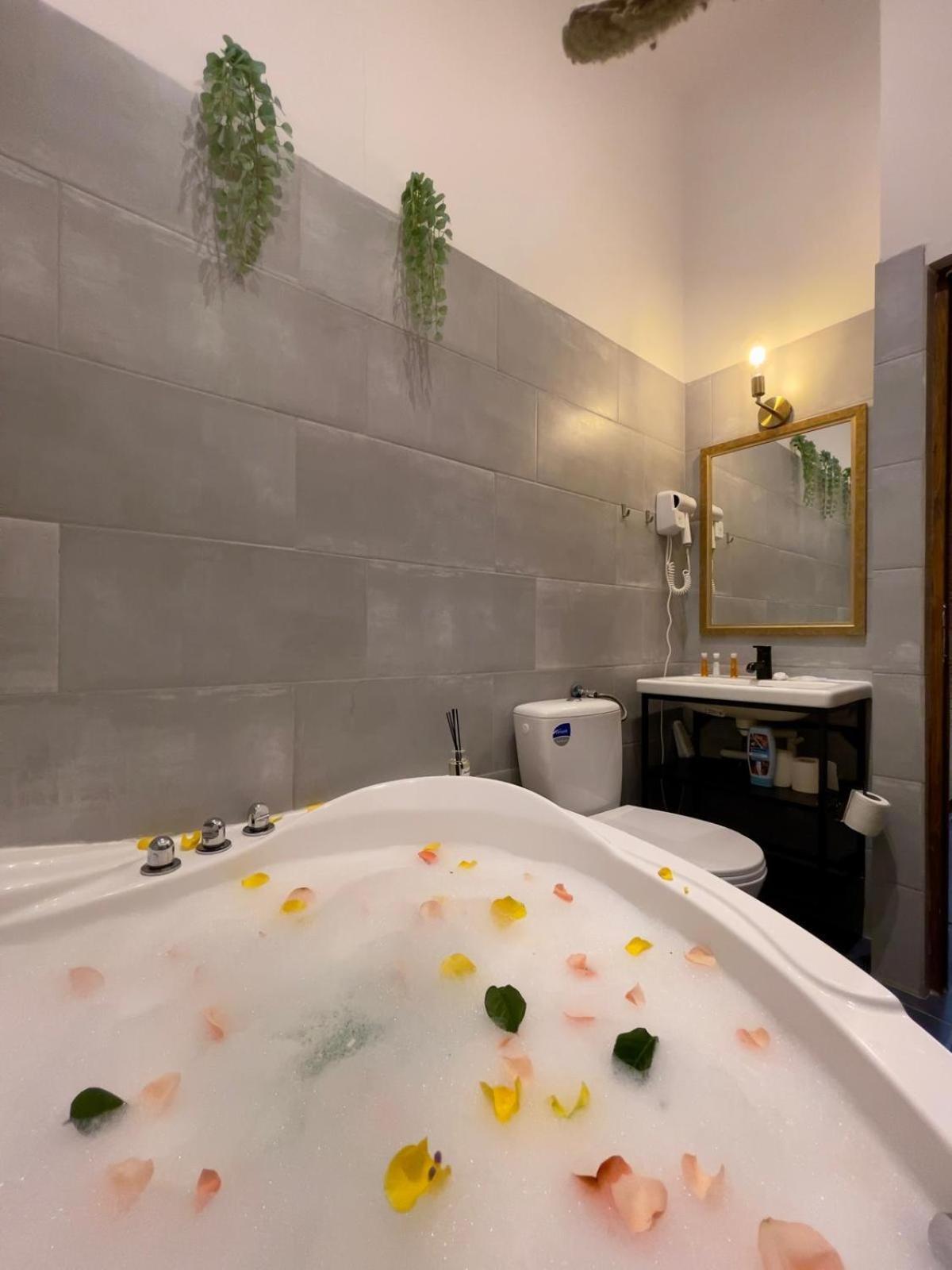 Old Town Jacuzzi Studio Bukarest Exterior foto