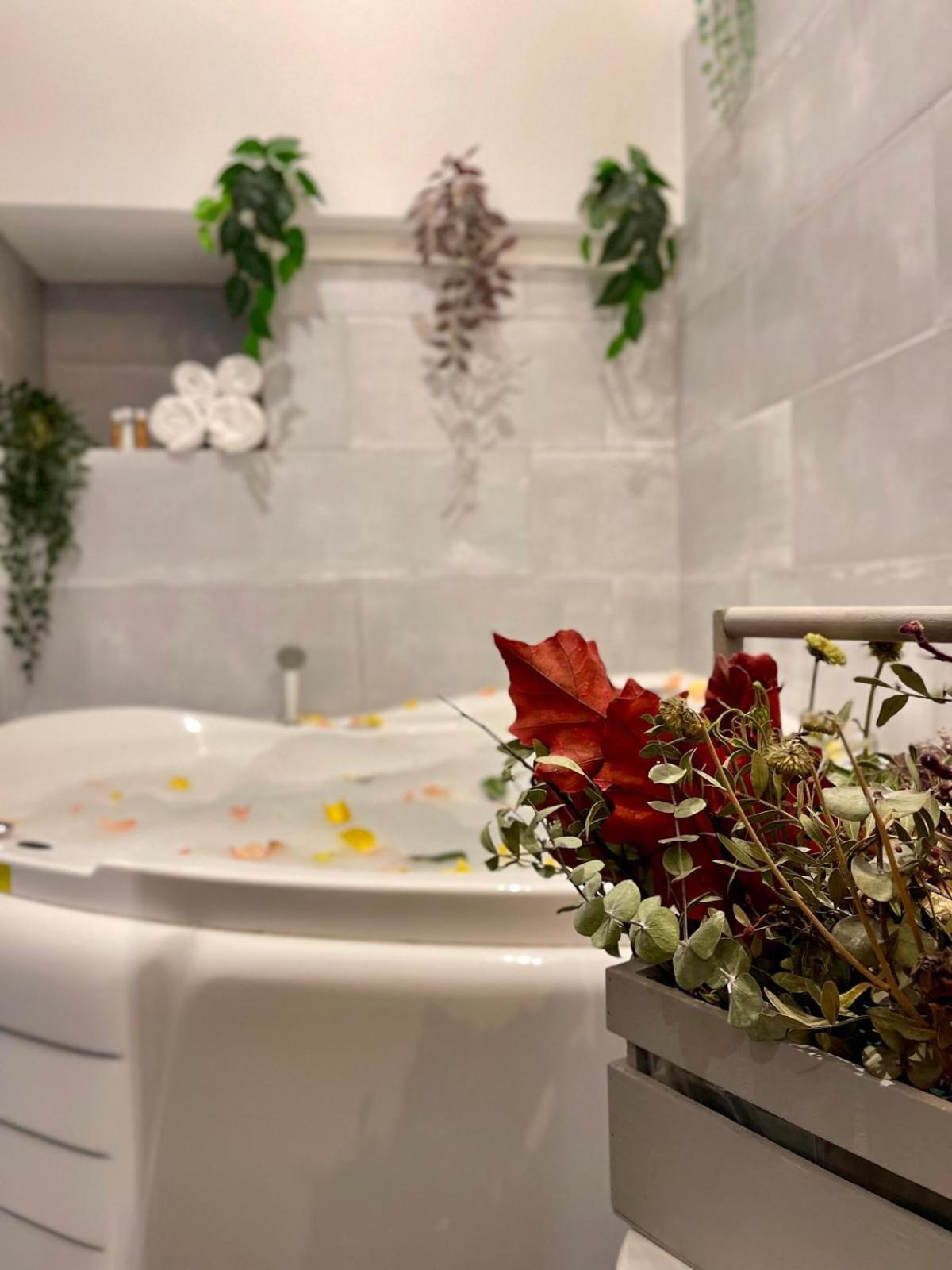 Old Town Jacuzzi Studio Bukarest Exterior foto